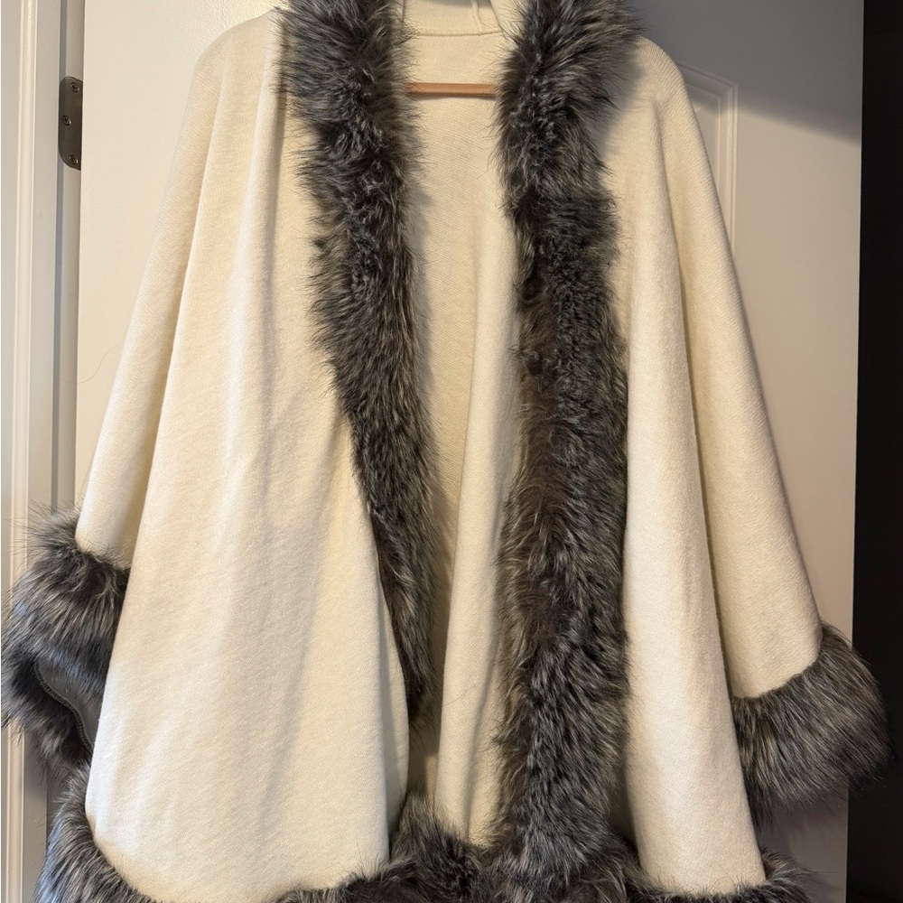 Elegant Cream Sweater with Faux Fur Trim